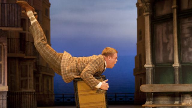 International Hit One Man, Two Guvnors to tour Australia