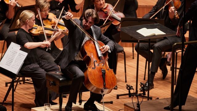 Daniel Muller-Schott Performs Tchaikovsky