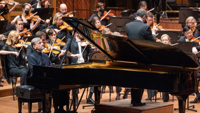 Stephen Hough Performs Rachmaninov 1