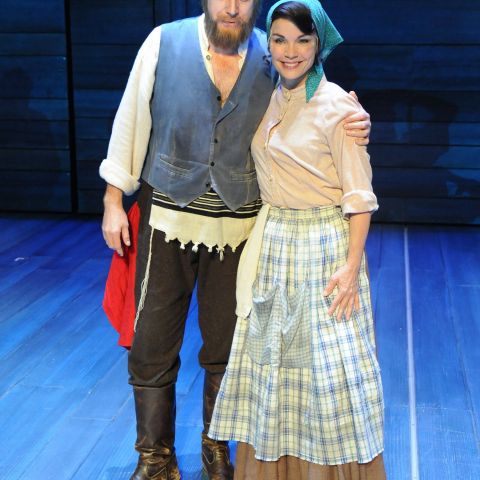 Anthony Warlow (Tevye) and Sigrid Thornton (Golde)